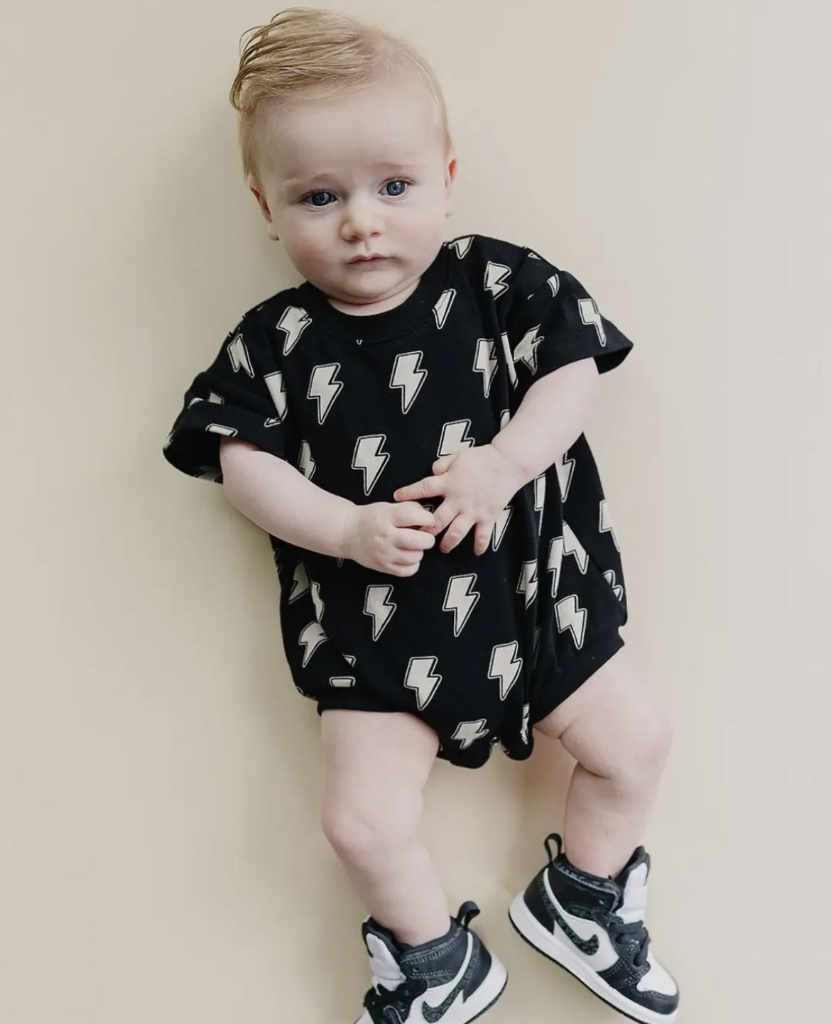 Short Sleeve Bubble Romper-Black Bolts