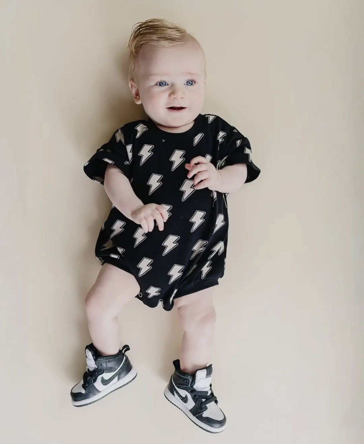 Short Sleeve Bubble Romper-Black Bolts