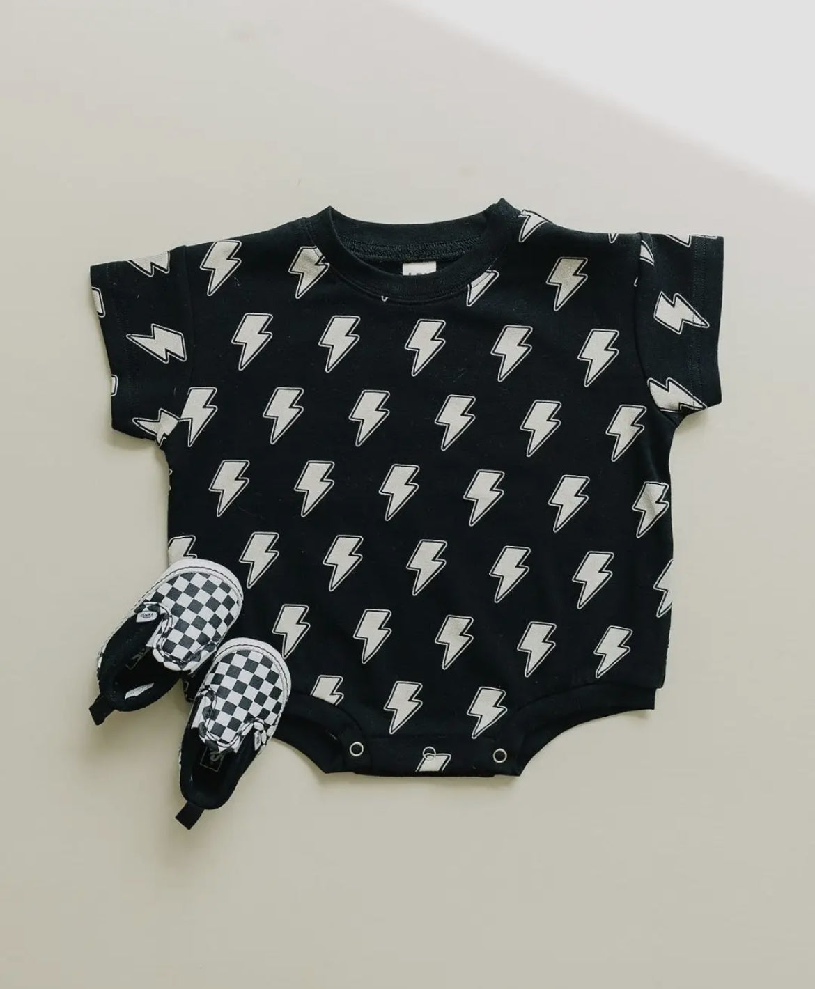 Short Sleeve Bubble Romper-Black Bolts